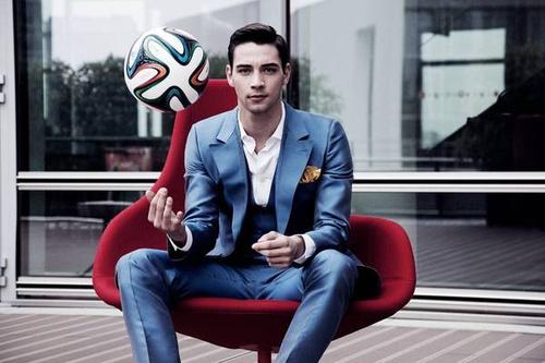 足坛西装暴徒,哈兰德西装暴徒