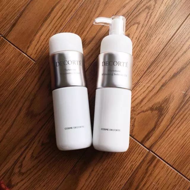 黛珂牛油果乳液清爽型滋润型,黛珂紫苏水牛油果乳液150ml