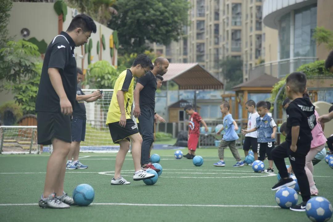 喜报幼儿园被评为省级一类园,获省优质幼儿园喜报