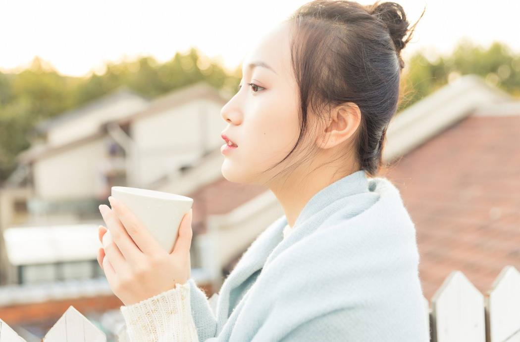 月子喝水用什么奶瓶,坐月子孕妈要不要多喝水