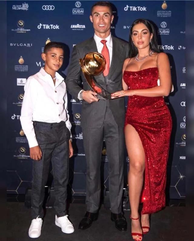 c罗当选世纪最佳,c罗当选fifa世纪最佳球员