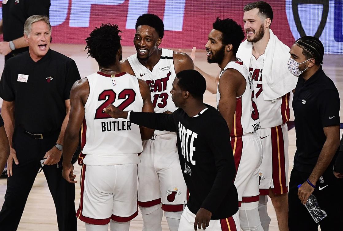 考文顿超远3分,考文顿连续三分湖人