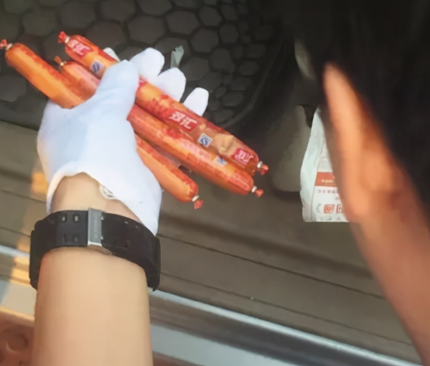 一百多买个假表,一百多块钱买lv