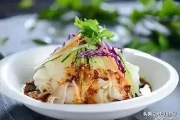 水晶凉皮和绿豆凉皮子的做法,家常凉皮的制作方法新疆