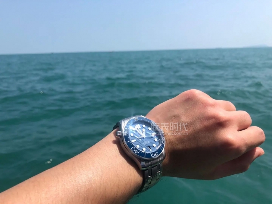 网友晒自己微信好友数量,网友晒1300手表