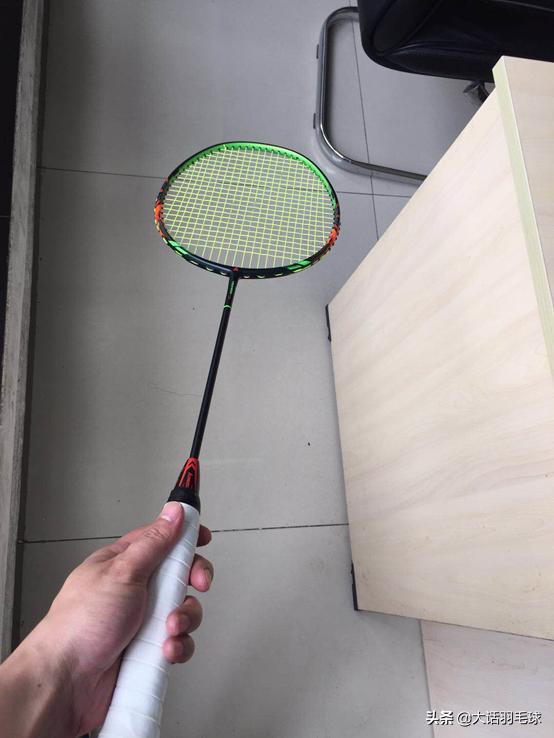 疾攻点杀，电光火石——川崎荣耀S6羽毛球拍测评