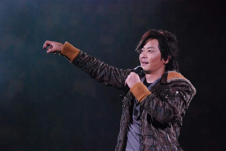 华语男流行歌曲100首完整版,男流行歌曲三十首经典