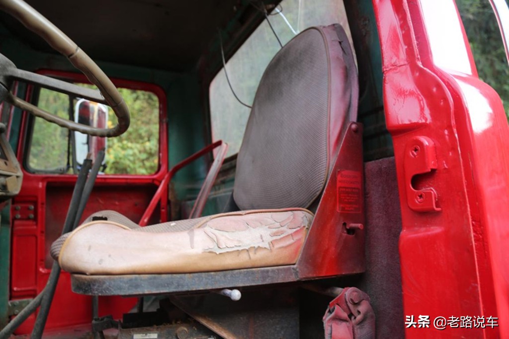 斗牛犬品牌卡车,斗牛犬在汽车上的视频