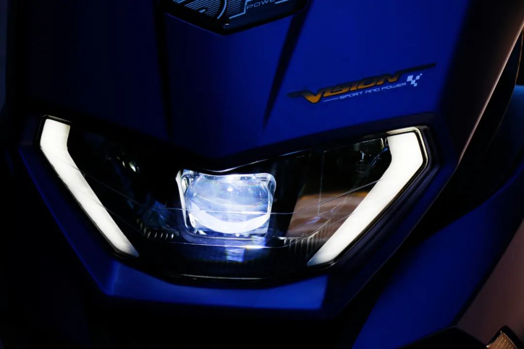 城市高颜值燃油踏板车,城市炫酷150踏板摩托车推荐