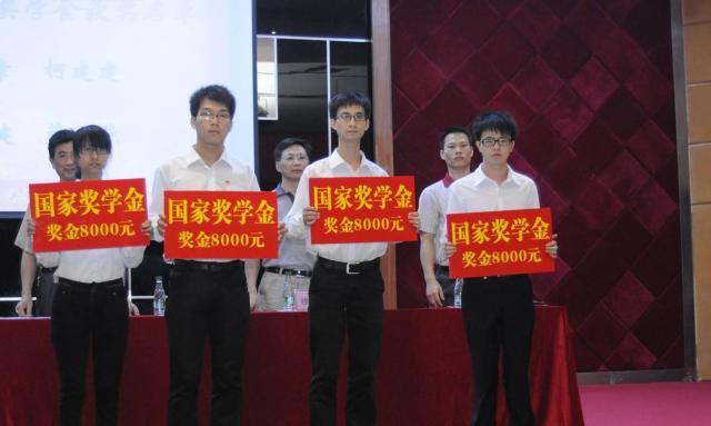 大学挂科后果是什么?主要有4点影响,远不止考研和就业受阻