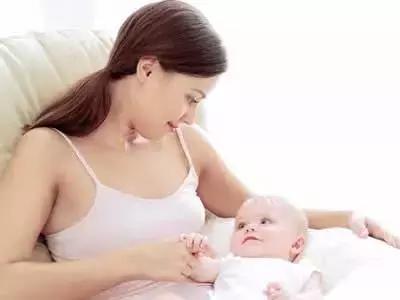 坐月子涨奶月嫂应该怎么做,月嫂产后怎么下奶快
