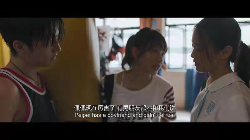 女孩为了一张机票为闺蜜相亲,女孩为了一张机票替富家女相亲