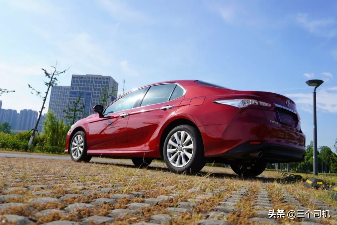 实测2.0L凯美瑞，驾驶感已欧化，丰田最大特点被保留