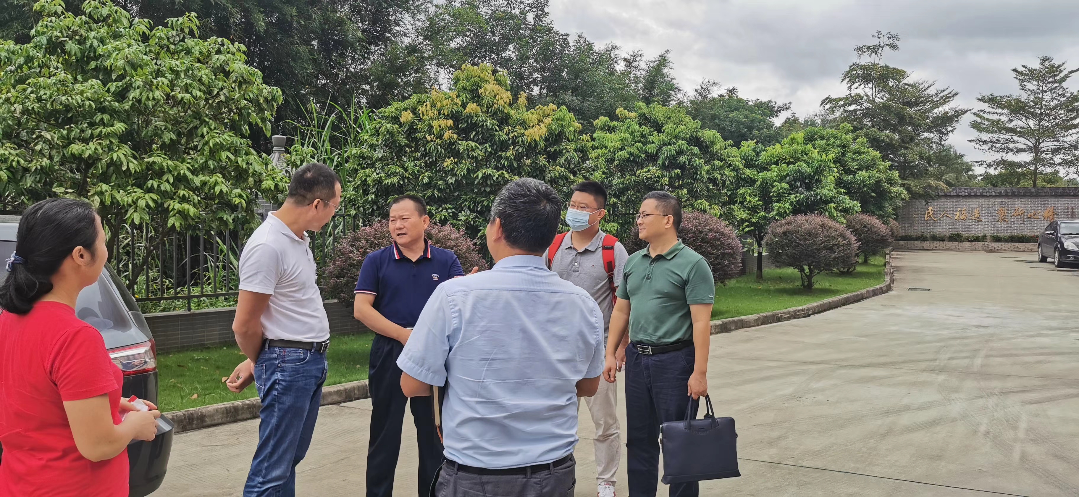 副区长调研扶贫工作,鲁志军到县扶贫办调研指导工作