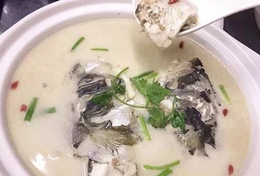 鱼头豆腐汤怎么做最有营养,鱼头豆腐汤加牛奶做法