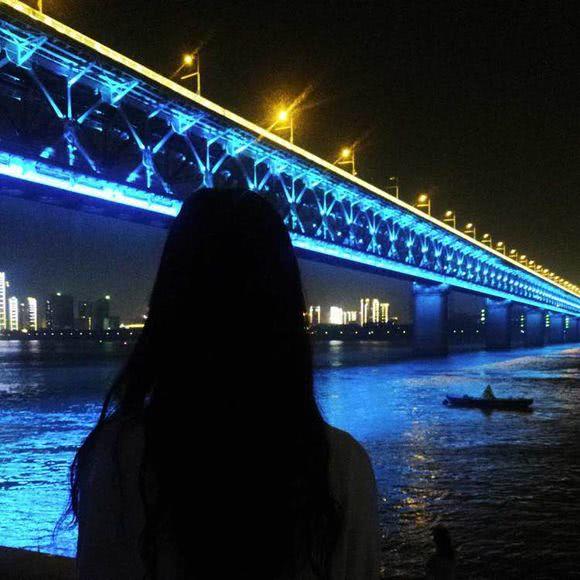 画地为牢我在牢里慢慢变老独白,情侣头像我想要和你一起慢慢变老