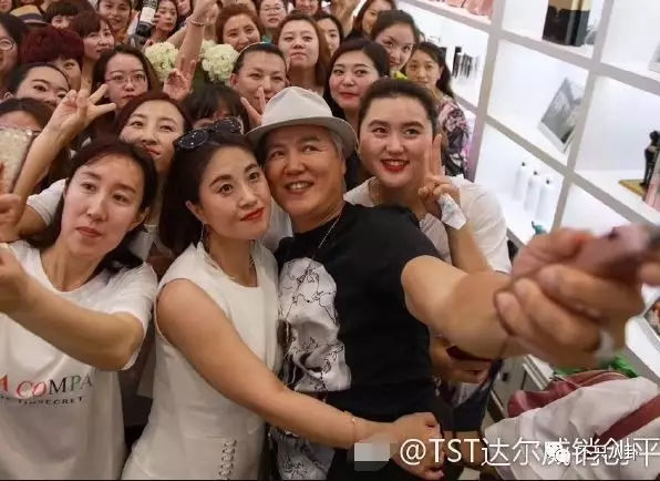 张庭夫妇旗下的微商成员,张庭的微商团队有多大