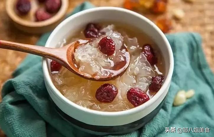 煮银耳汤提前一晚泡发怎么样,煮银耳要什么时候加西米