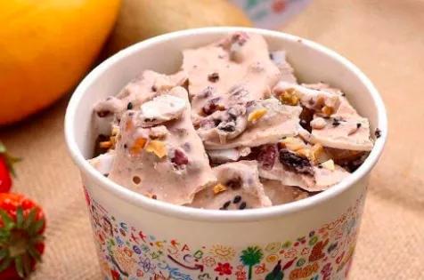 去年的冰淇淋到现在能吃吗,过了1天的冰淇淋还能吃吗