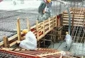 浇筑混凝土振动操作视频,振动混凝土棒施工