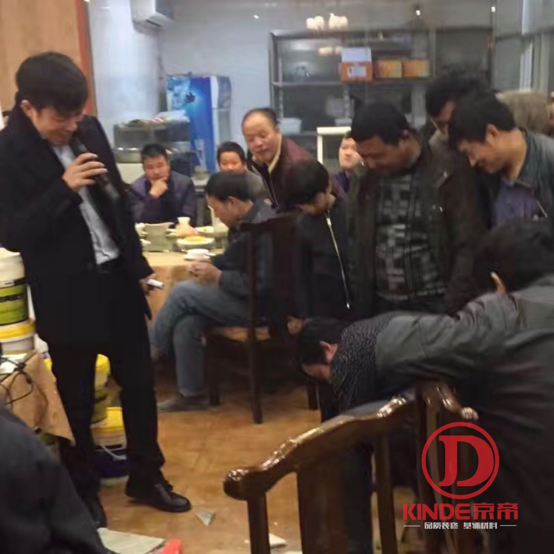 开店做瓷砖背胶进货渠道,什么生意投入小收益大