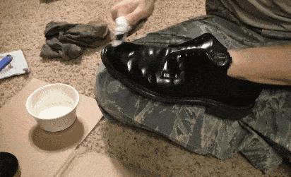 黑皮鞋刮痕怎么去除小妙招,皮鞋霉点怎么去除