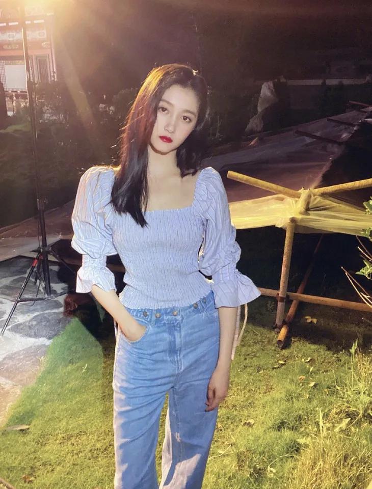 关晓彤同款only紫色小熊羽绒服,only关晓彤同款针织连衣裙