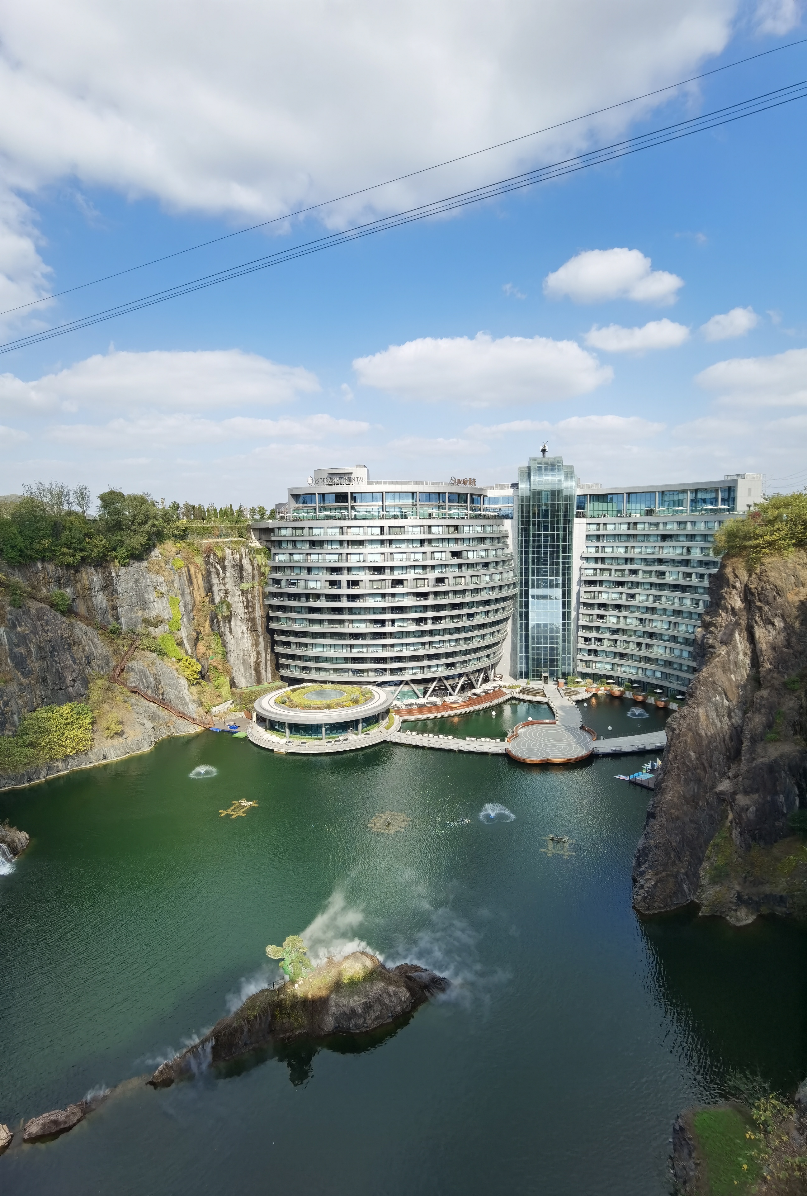 为什么深坑酒店被称为建筑奇迹,惊艳世界的深坑酒店