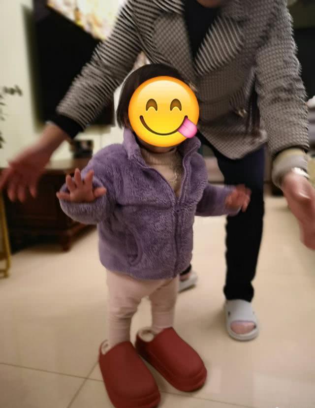 儿童喜欢闻鞋子心理分析,有关小孩喜欢挑衣服穿的心理