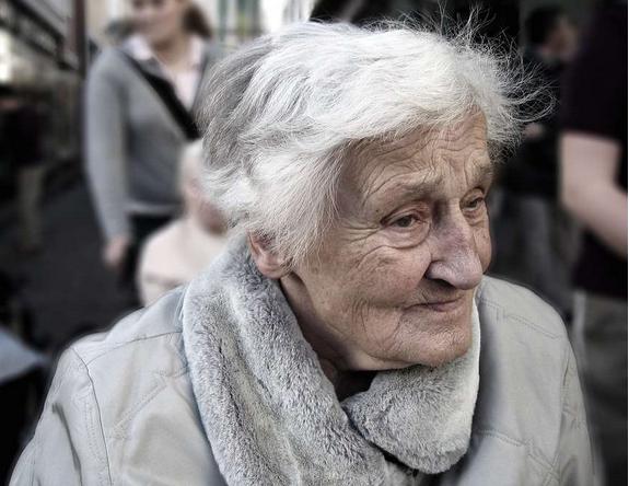 小脑萎缩患者走路表现,小脑萎缩脚肿胀