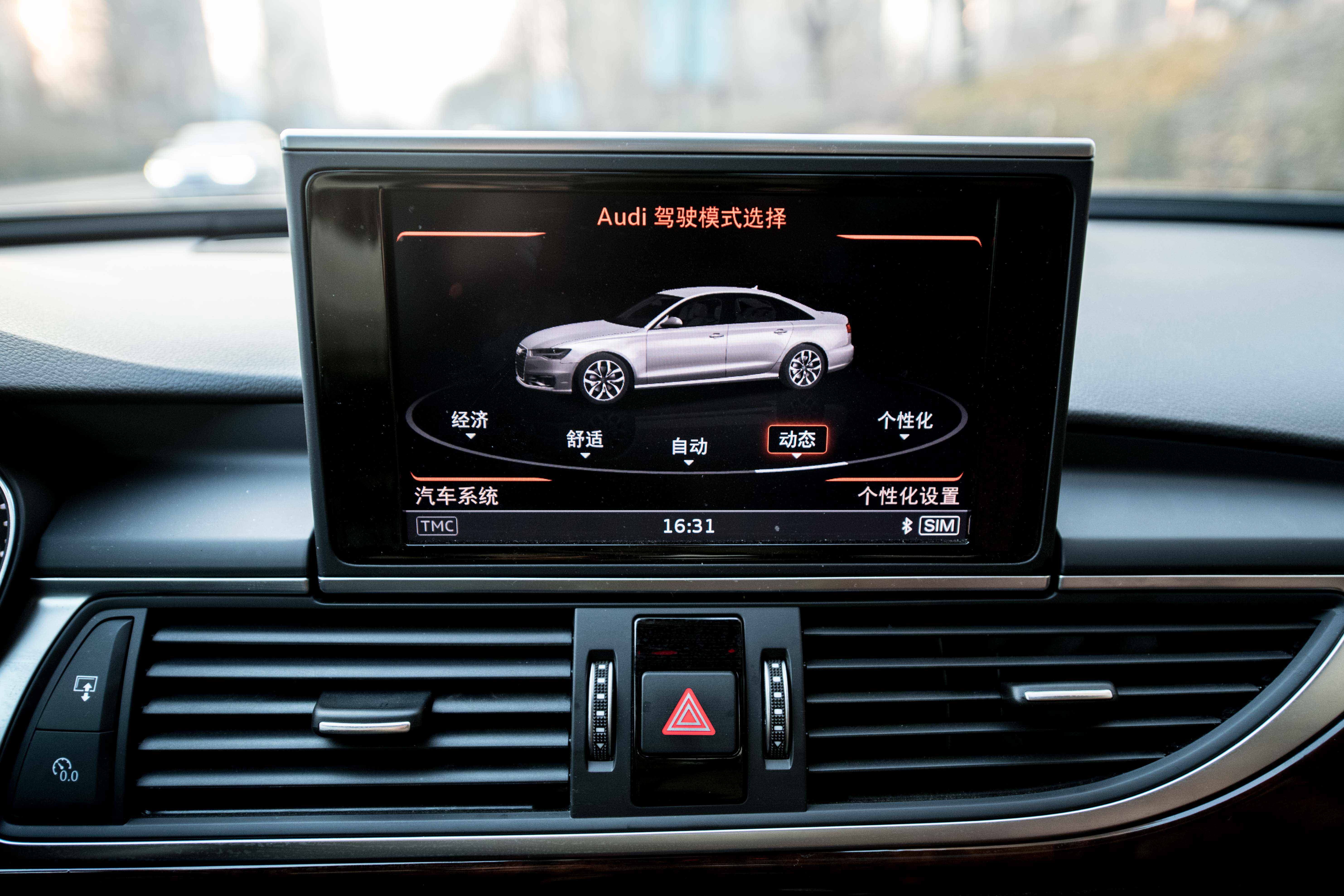 18款奥迪a6l3.0t四驱发动机,能文能武的帅哥