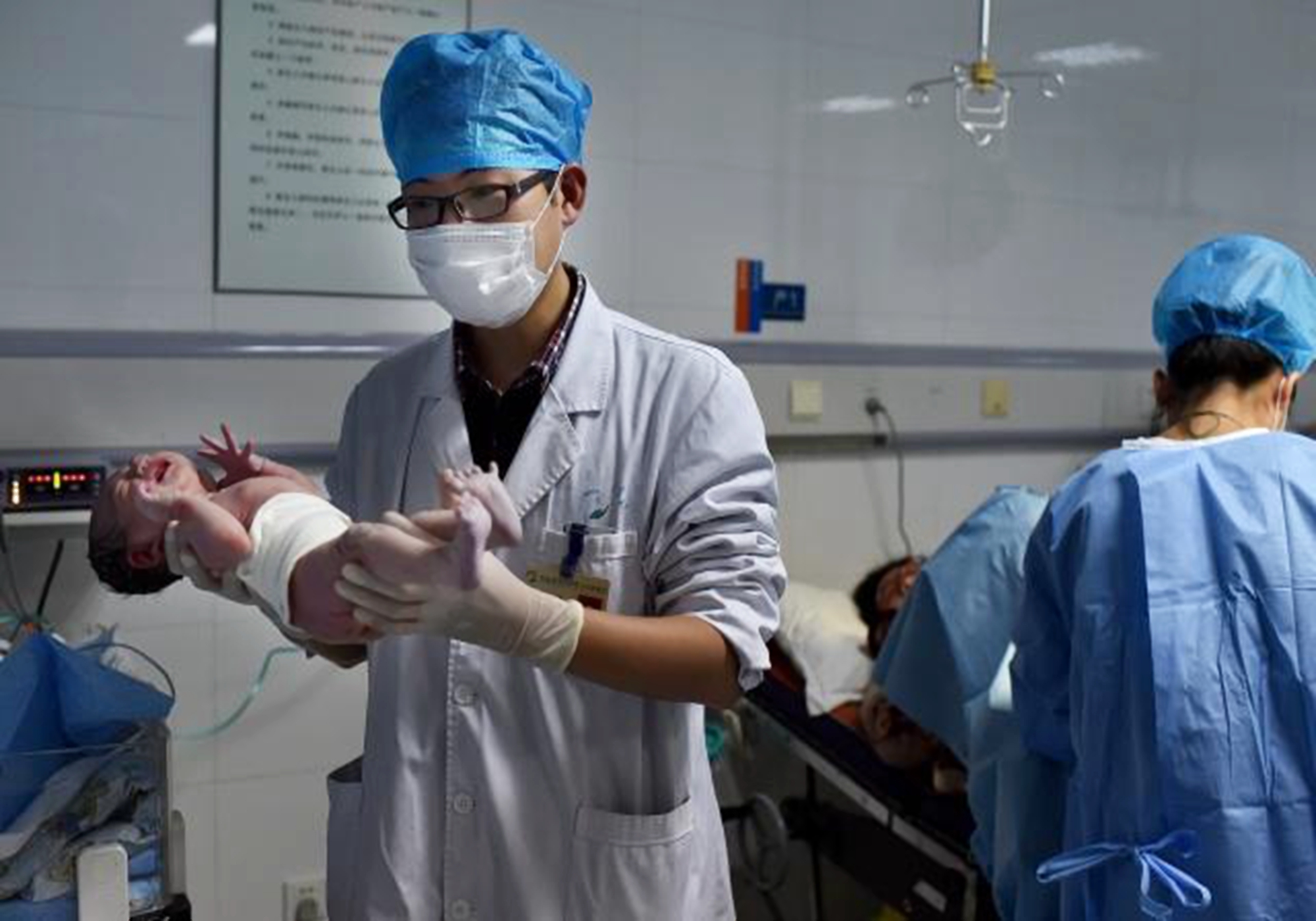 孕妇分娩在产房遇到的奇葩事,孕妈去分娩馆体验分娩