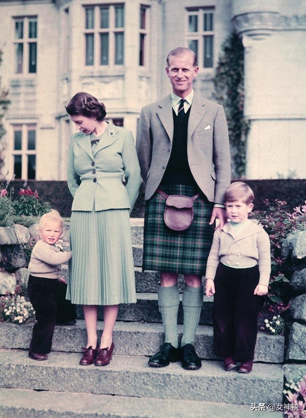 戴安娜英国王妃,戴安娜王妃为什么被捧得那么高