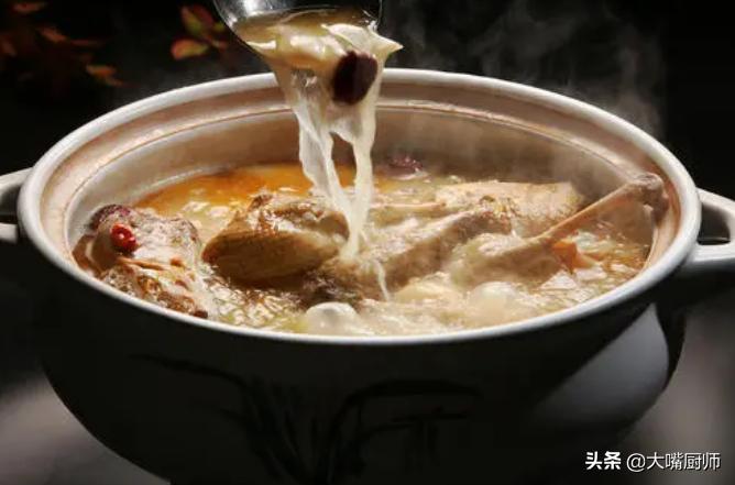 *鸭做**肉时,去腥别再焯水了,大厨教你3步,出锅软嫩鲜香,不腥臊