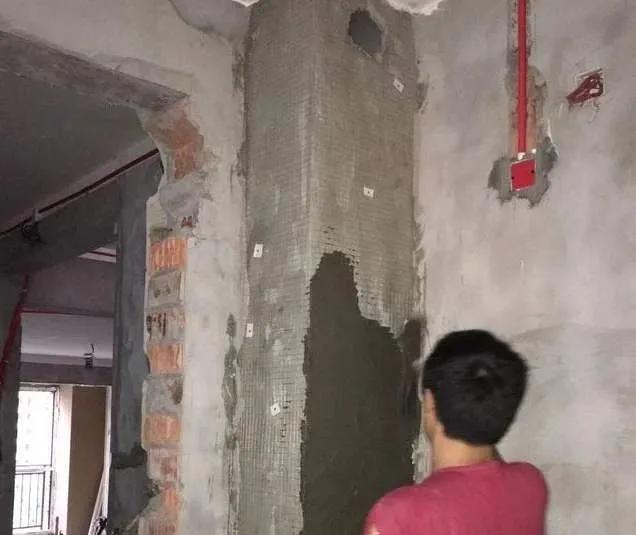 红砖包烟道瓷砖开裂是什么原因,烟道瓷砖怎么贴不开裂