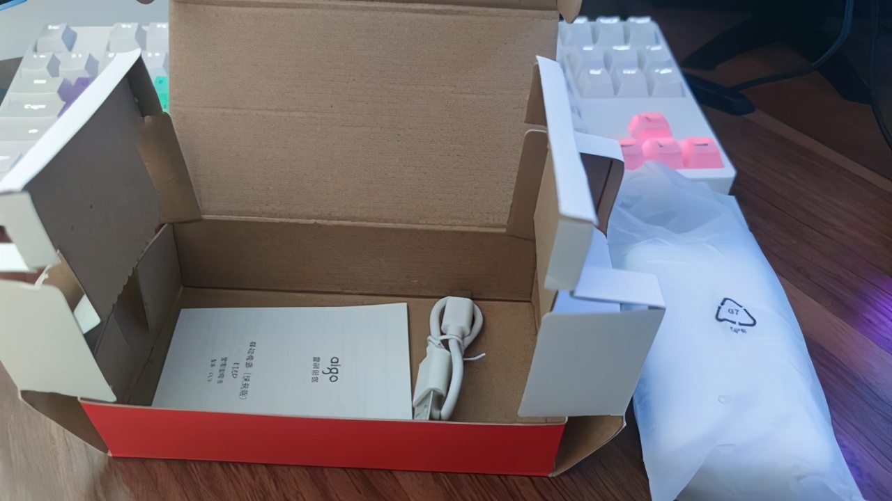 aigo充电宝10000毫安,aigo充电器20w快充版