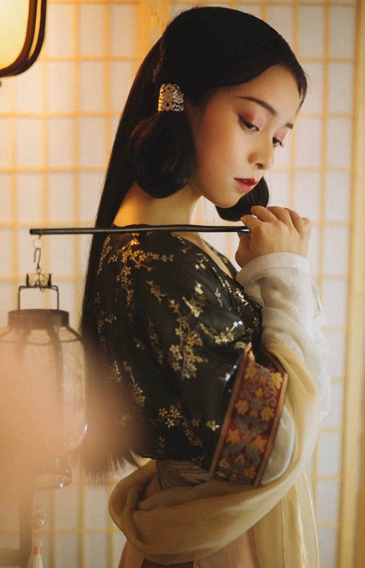 为什么汉服圈很少提汉尚华莲,汉服坑究竟坑在何处