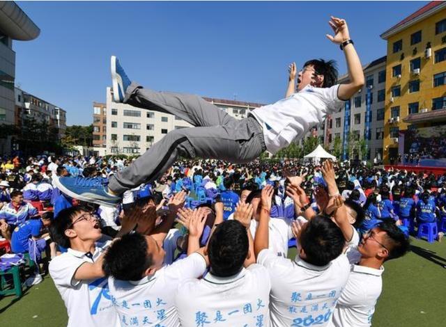 重庆三大高颜值高校,重庆最牛的10所中学排名