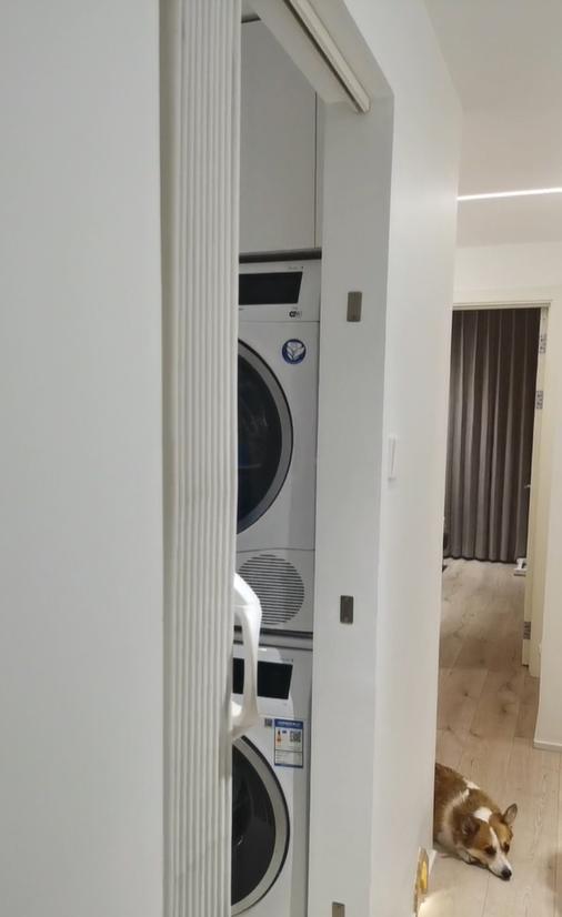 100平现代简约阳台装修风格,125平带阳台简约温馨装修风格