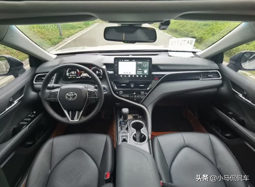 28岁了喜提新车凯美瑞,凯美瑞2.5g豪华版与迈腾330豪华