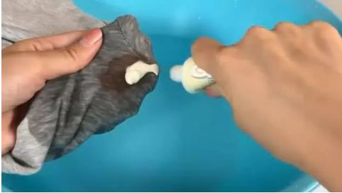 不管衣服污渍多顽固,不管衣服染上什么污渍都能洗掉