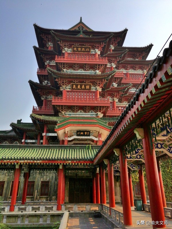 王勃重新游玩滕王阁,王勃笔下的滕王阁有多美