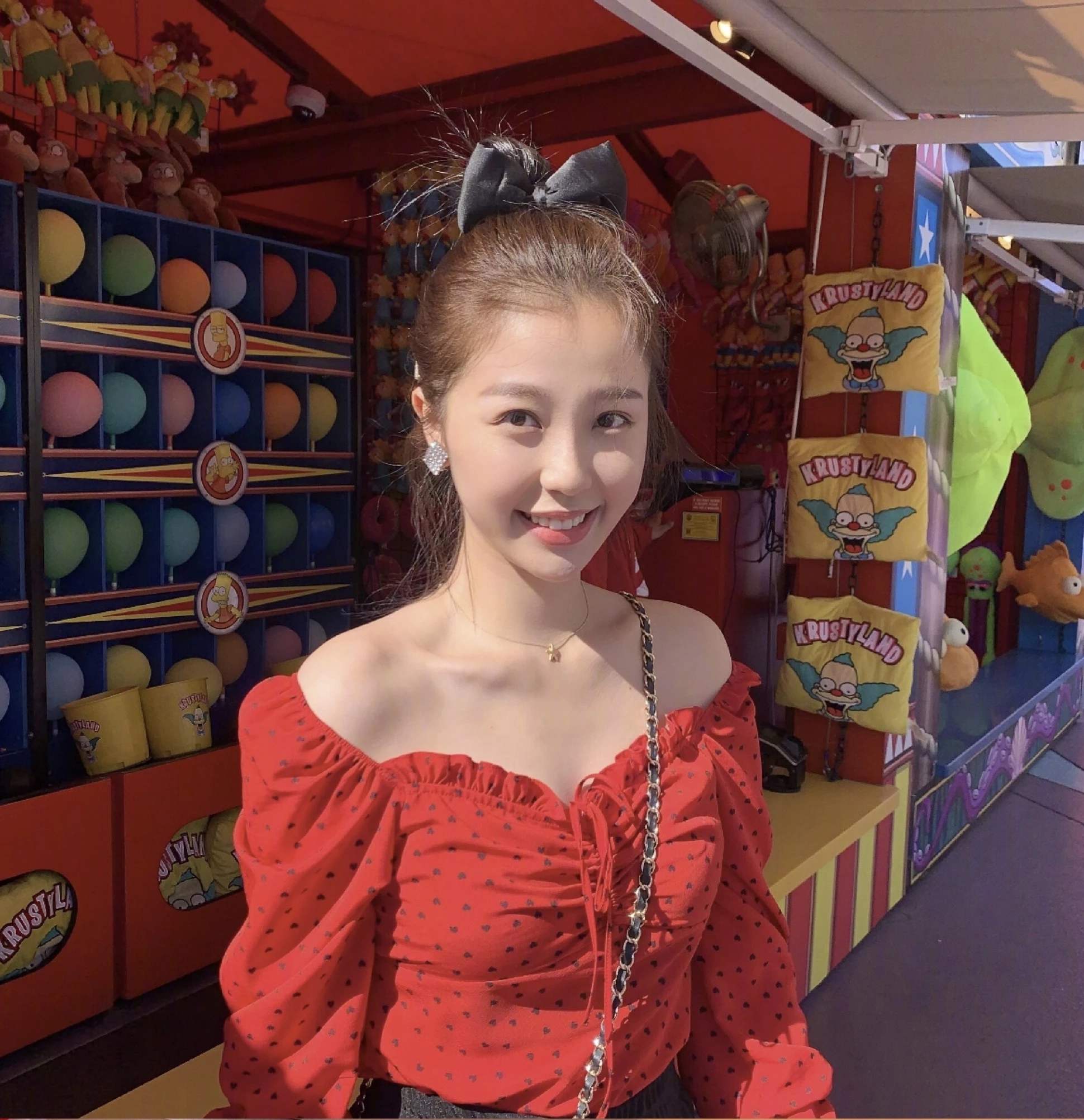 虞书欣纯欲风穿搭,虞书欣新造型粉色衣服头发怎么弄