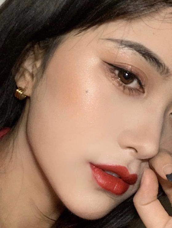 放大双眼眼妆新手教程,教你六个技巧让眼妆更完美