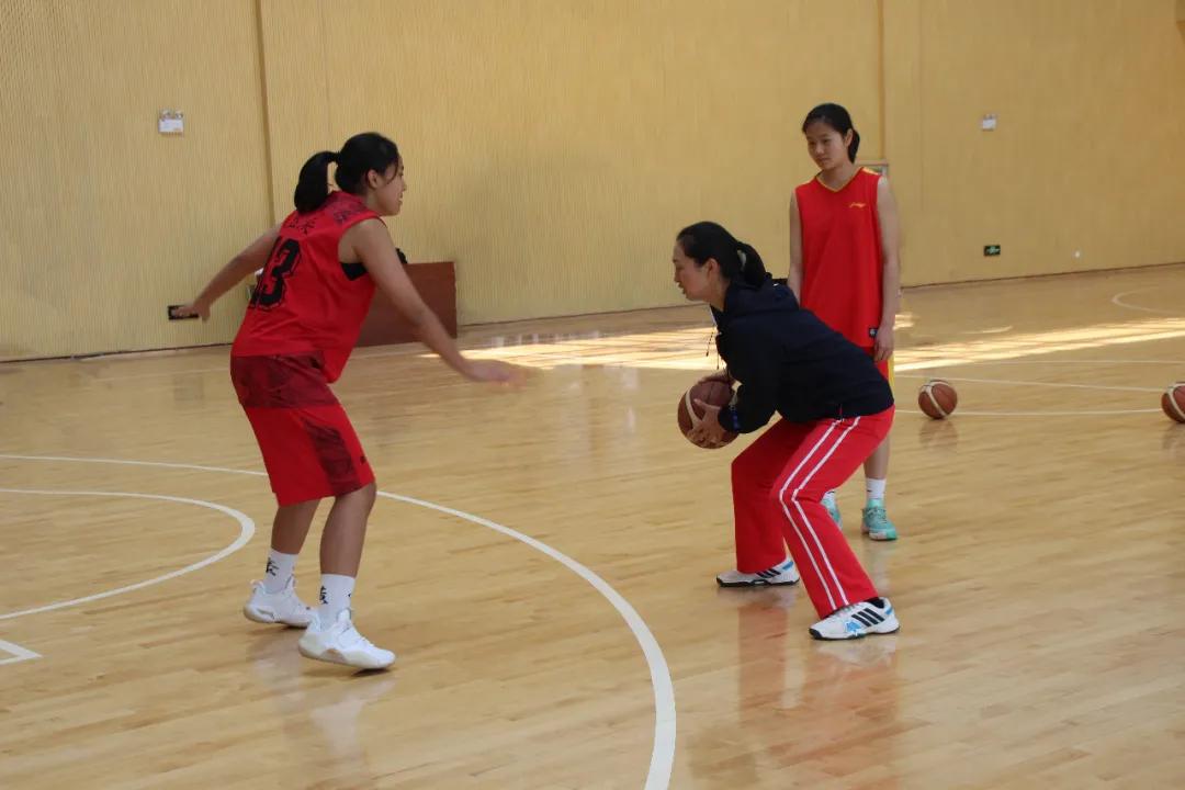 玉溪女健身教练,玉溪体育运动学校女子篮球队教练