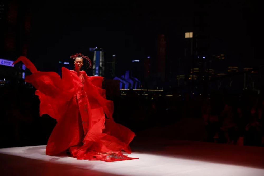 非遗高端定制国风女装,非遗服饰融入现代生活