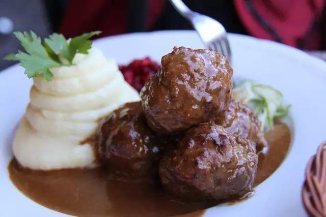 深夜除了晒烤串，还能晒太阳