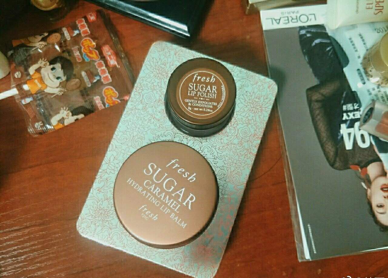 又贵又不好看的口红,口红推荐涂上非常滋润非常光滑