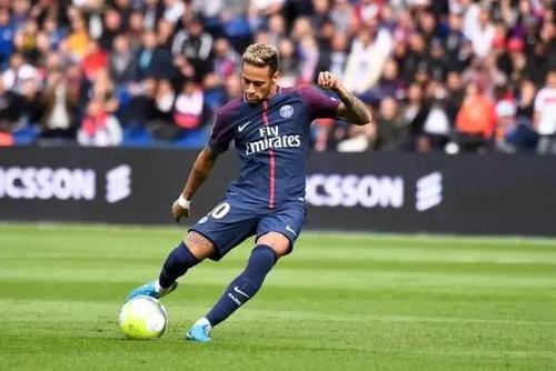 内马尔18号球衣桑托斯处子秀,内马尔桑托斯桑巴