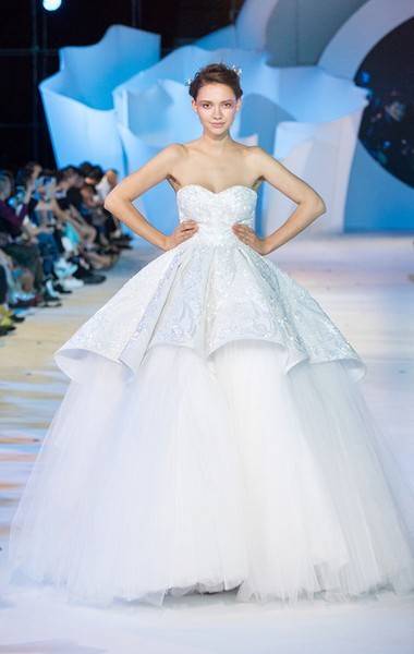 王薇薇婚纱为什么这么出名,王薇薇婚纱礼服设计